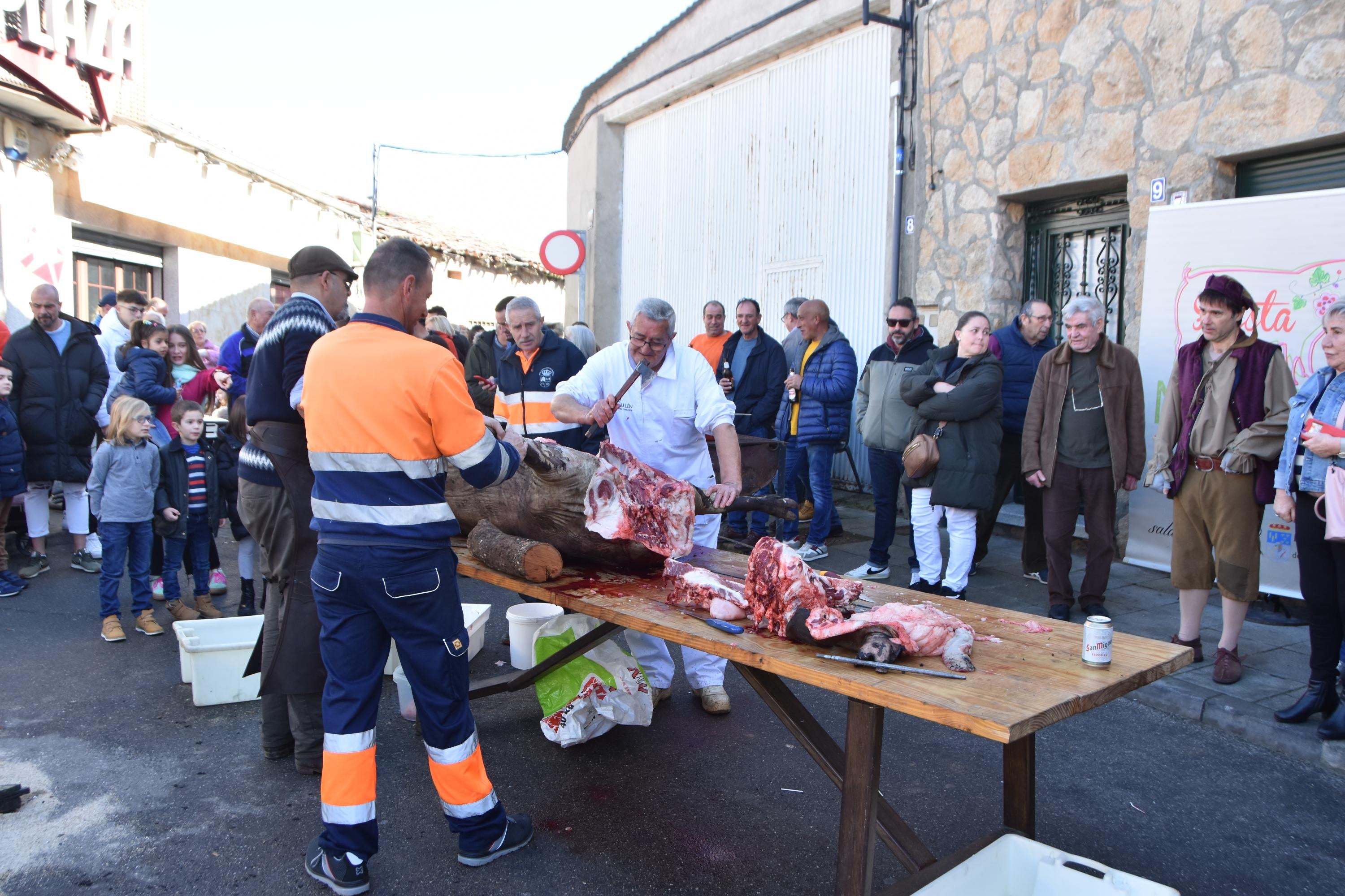 Castellanos celebró su tradicional matanza de dos cerdos de 200 kilos