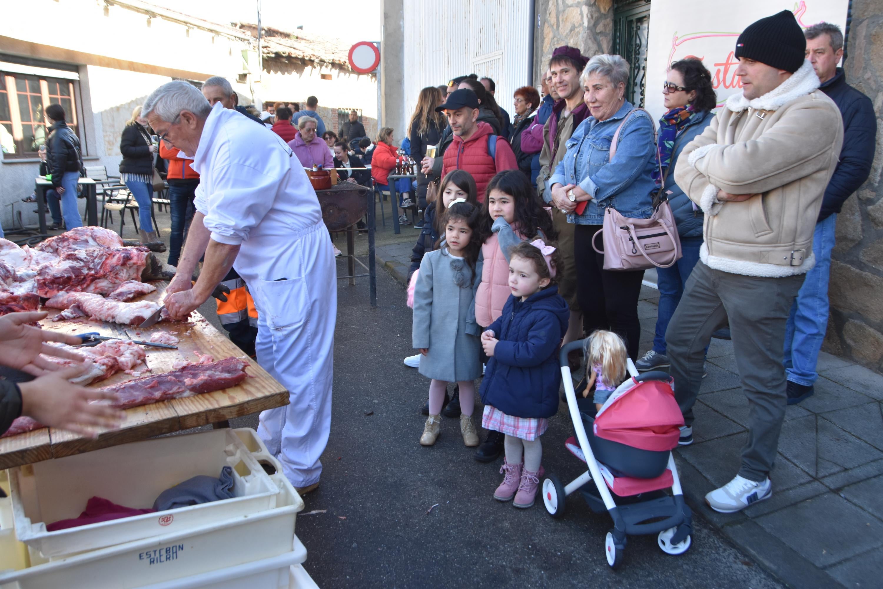 Castellanos celebró su tradicional matanza de dos cerdos de 200 kilos