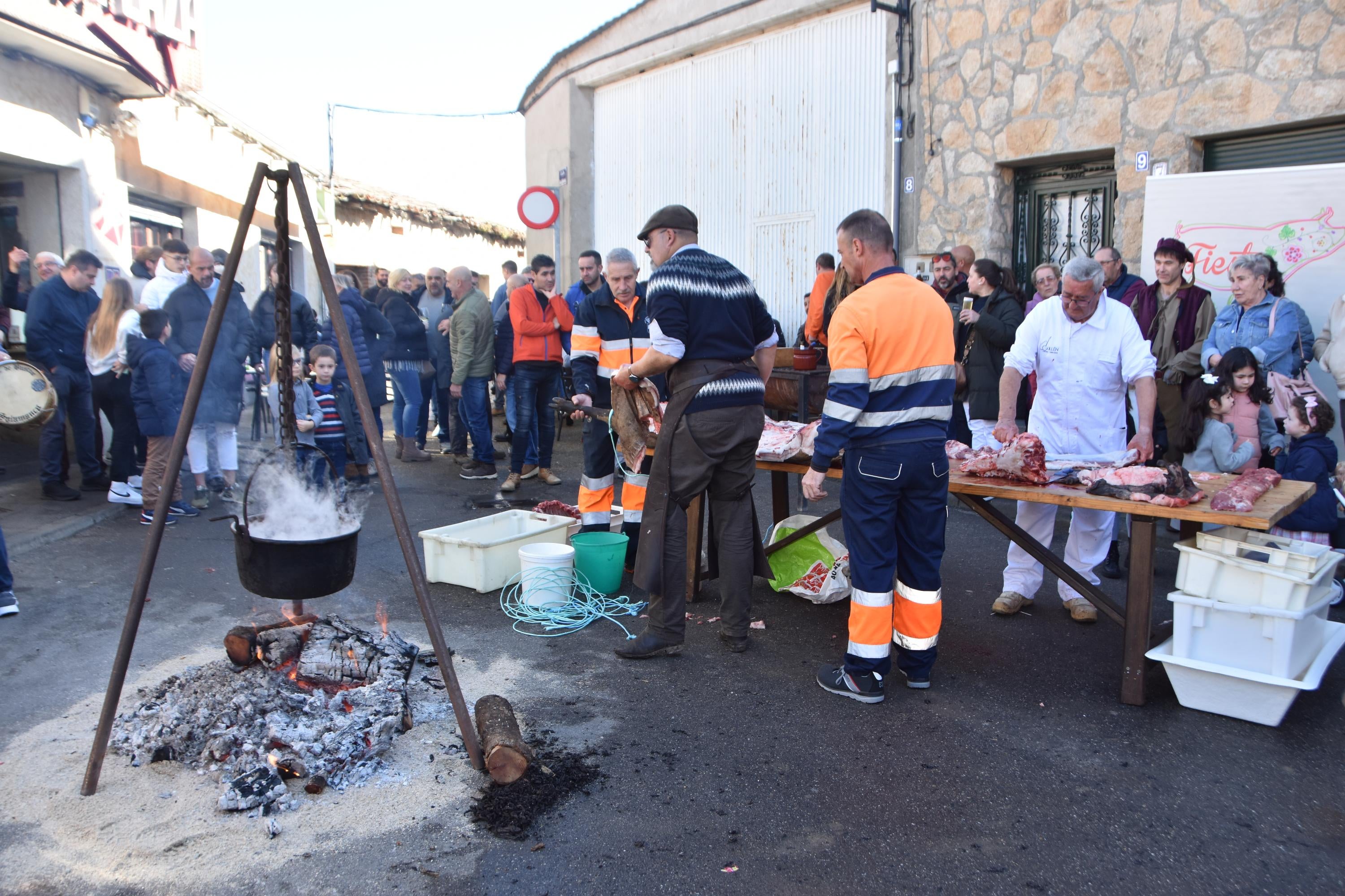 Castellanos celebró su tradicional matanza de dos cerdos de 200 kilos