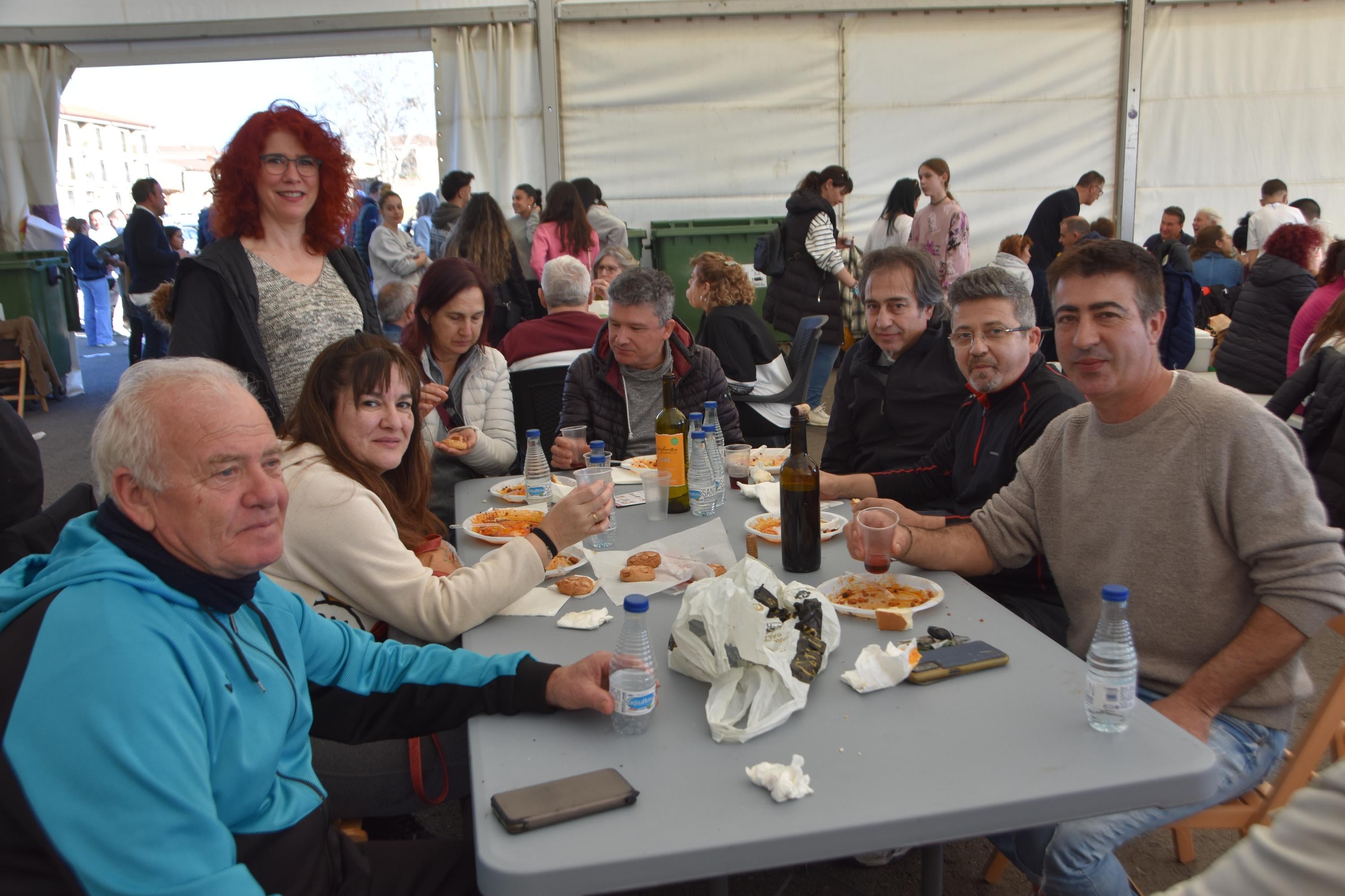 Villamayor disfruta al sol de 500 kilos de chichas