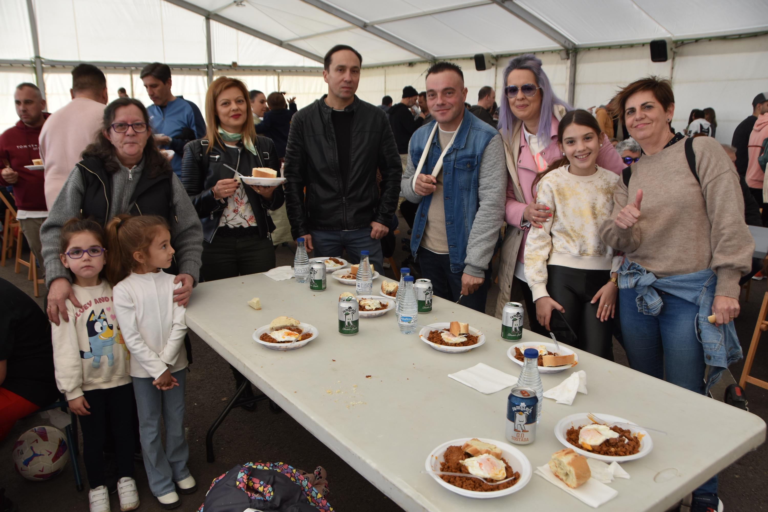 Villamayor disfruta al sol de 500 kilos de chichas