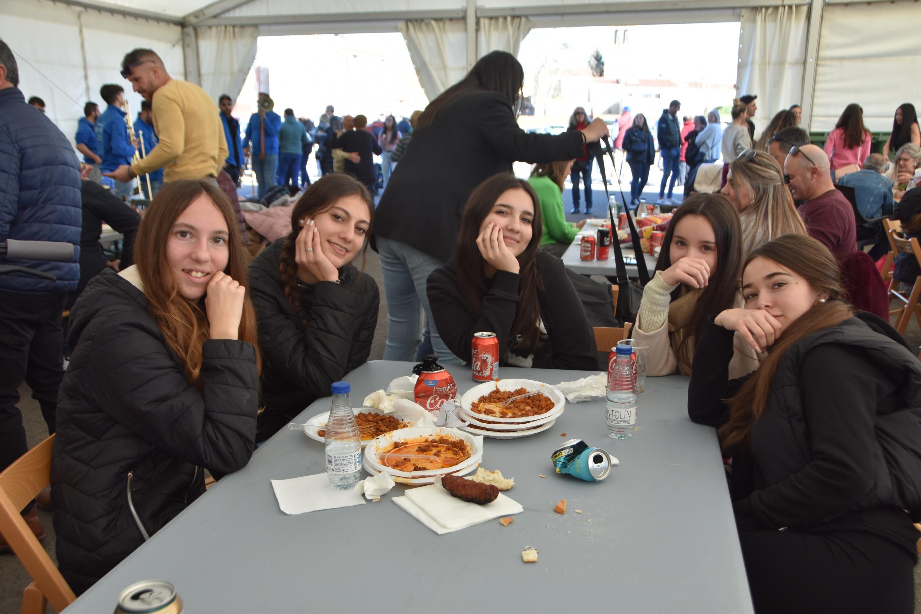 Villamayor disfruta al sol de 500 kilos de chichas