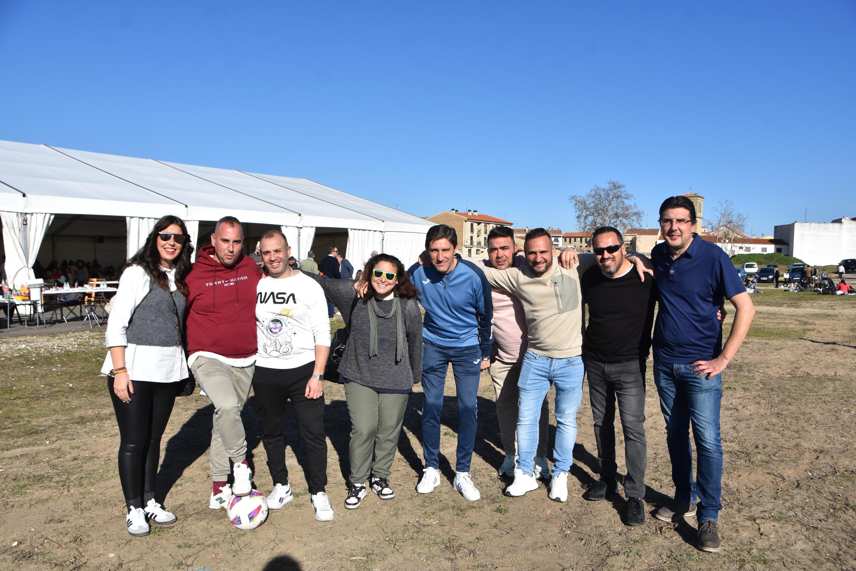 Villamayor disfruta al sol de 500 kilos de chichas