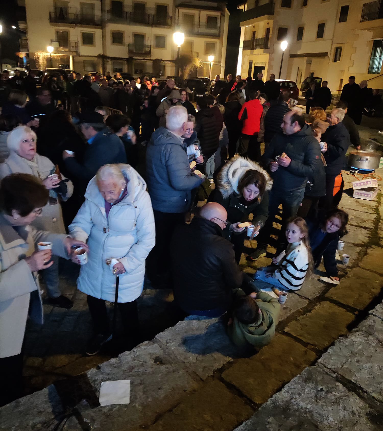 Candelario arropa a la Virgen de las Candelas en el día grande de sus fiestas