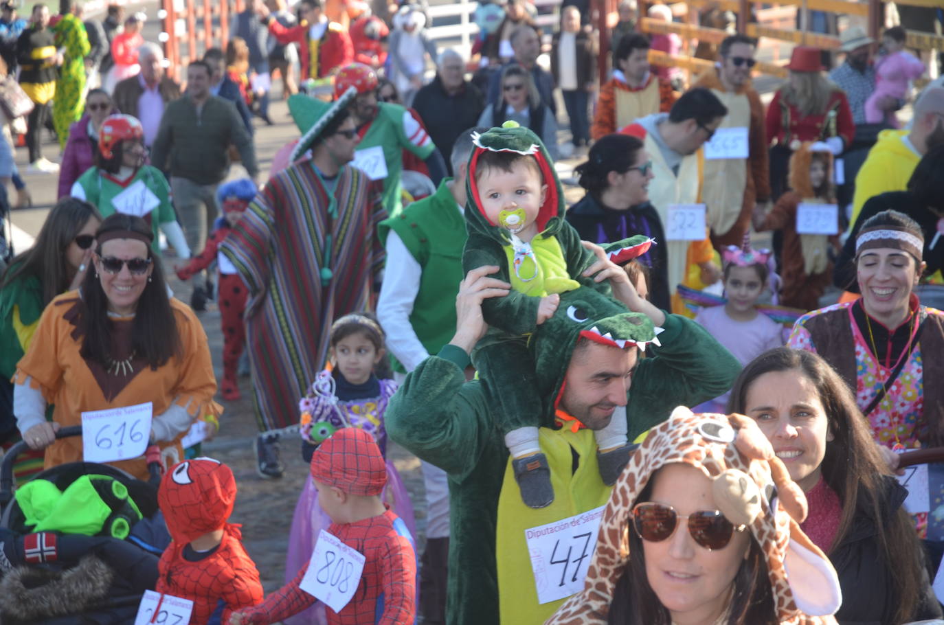 Más de 800 corredores calientan para las fiestas en el XII Cross del Carnaval