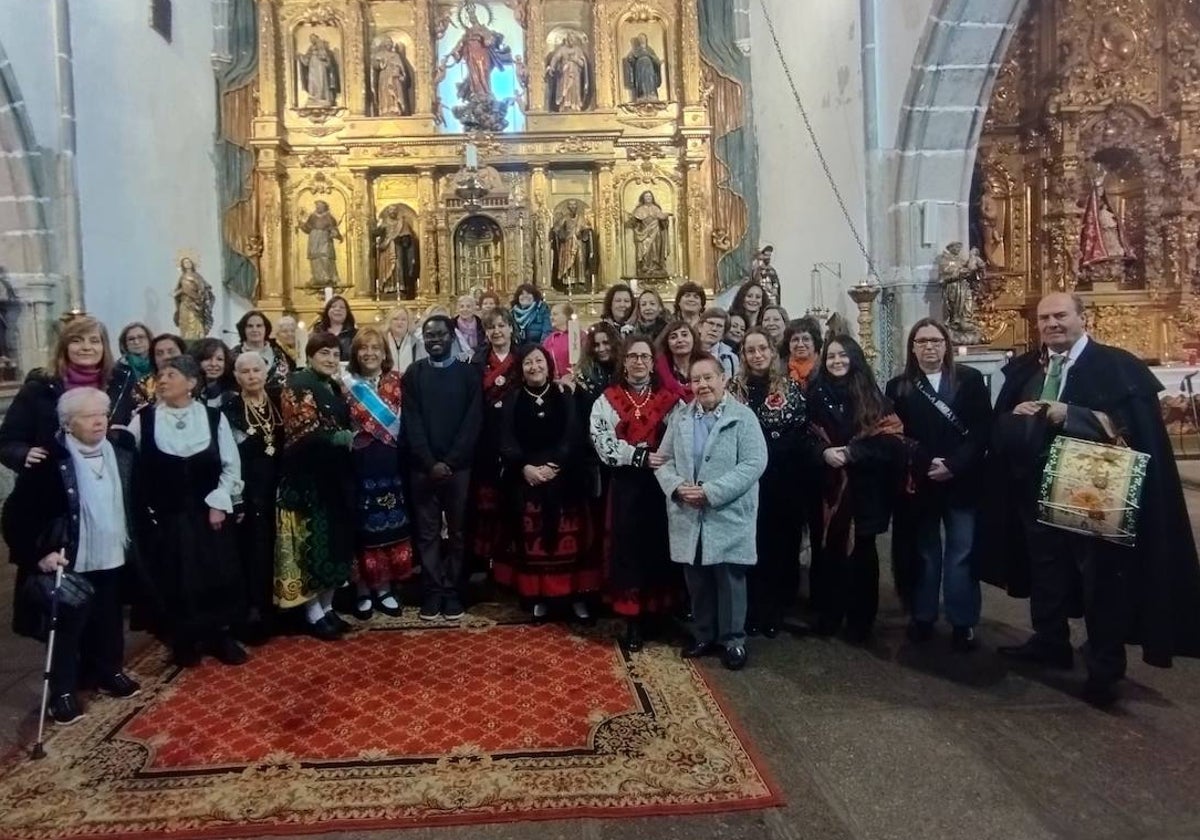 Fieles a la tradición de las águedas en Puente del Congosto