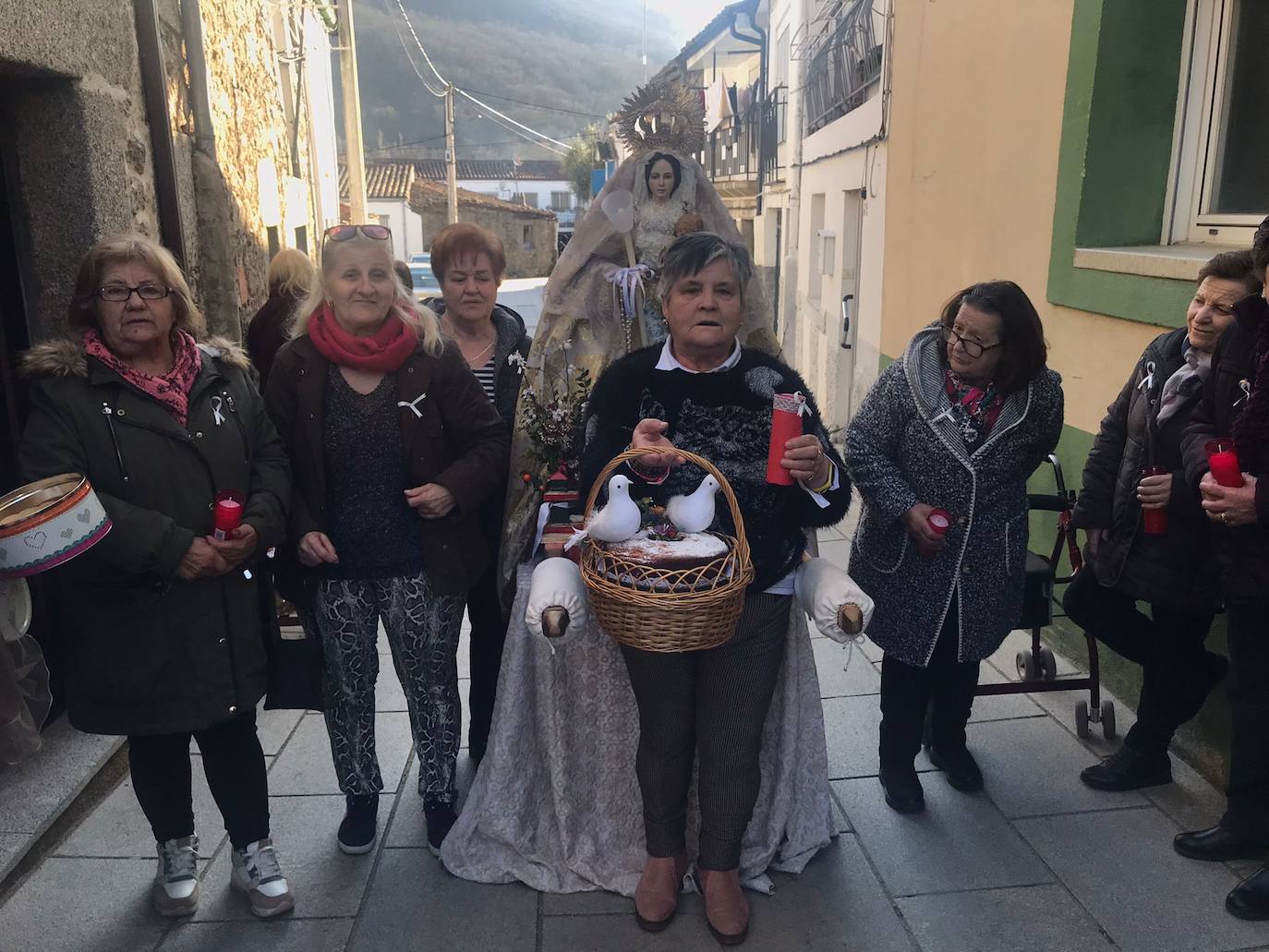 Sanchotello celebra por vez primera la fiesta de Las Candelas