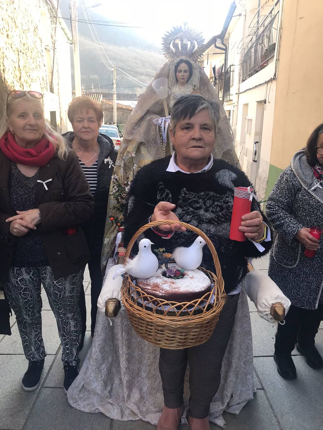 Sanchotello celebra por vez primera la fiesta de Las Candelas