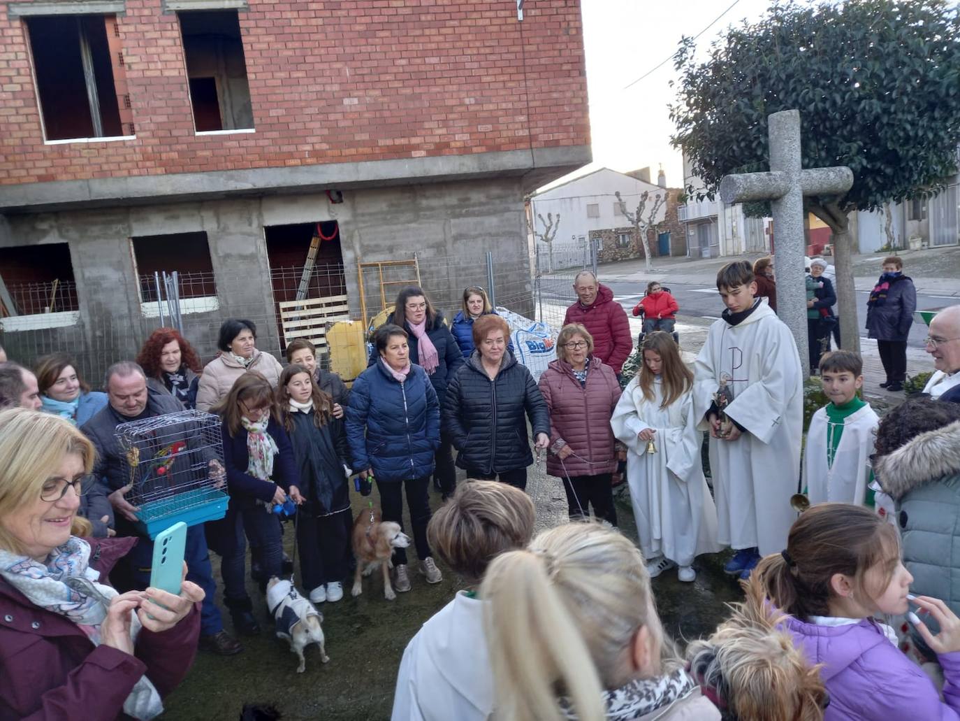 Sanchotello celebra por vez primera la fiesta de Las Candelas