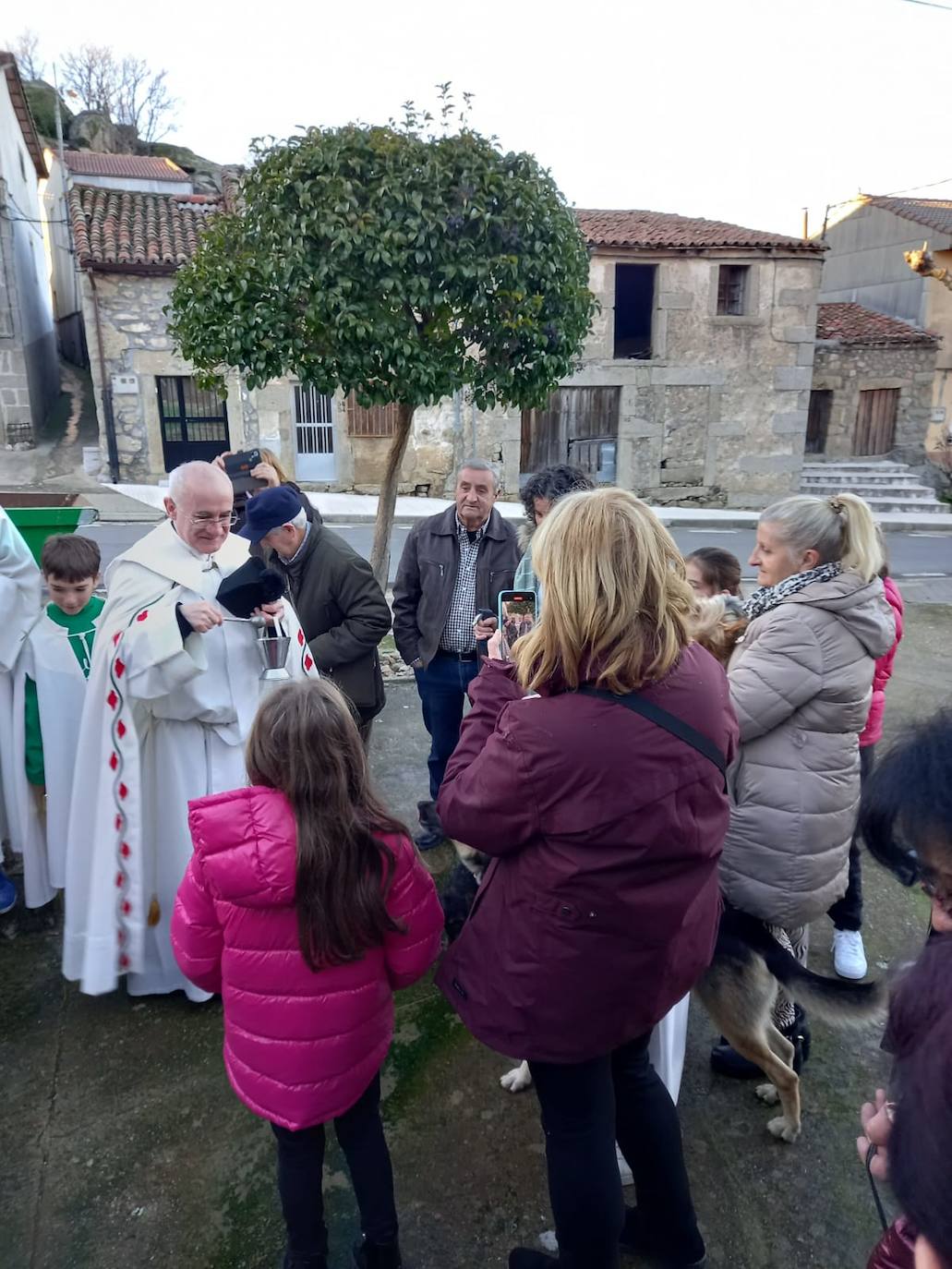 Sanchotello celebra por vez primera la fiesta de Las Candelas