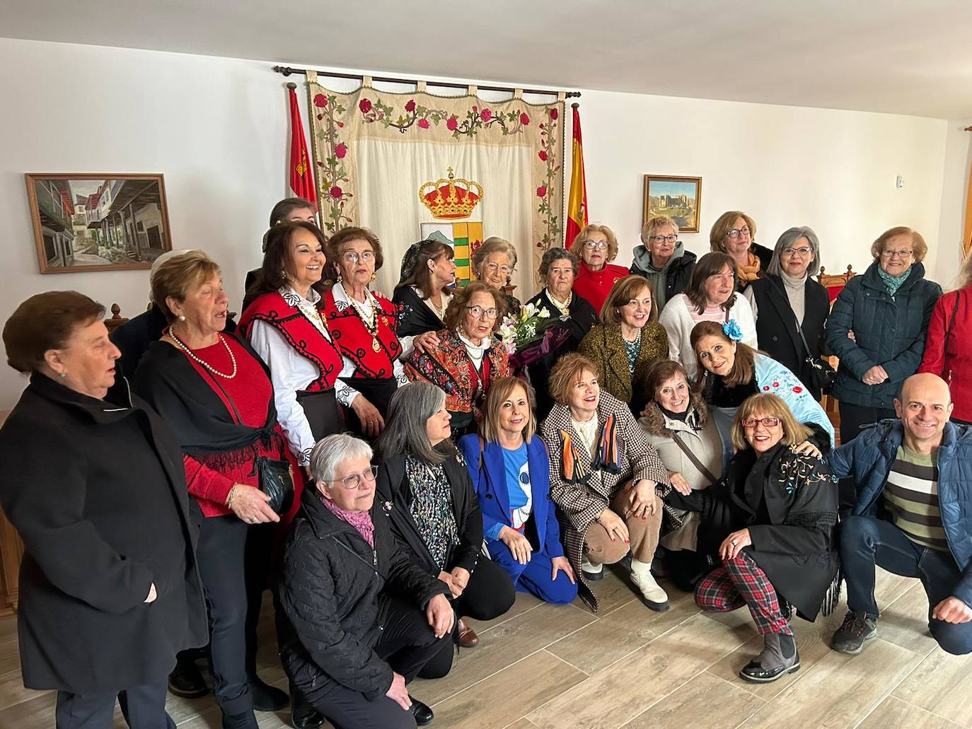 Las mujeres de Montemayor del Río no fallan a la fiesta de Santa Águeda