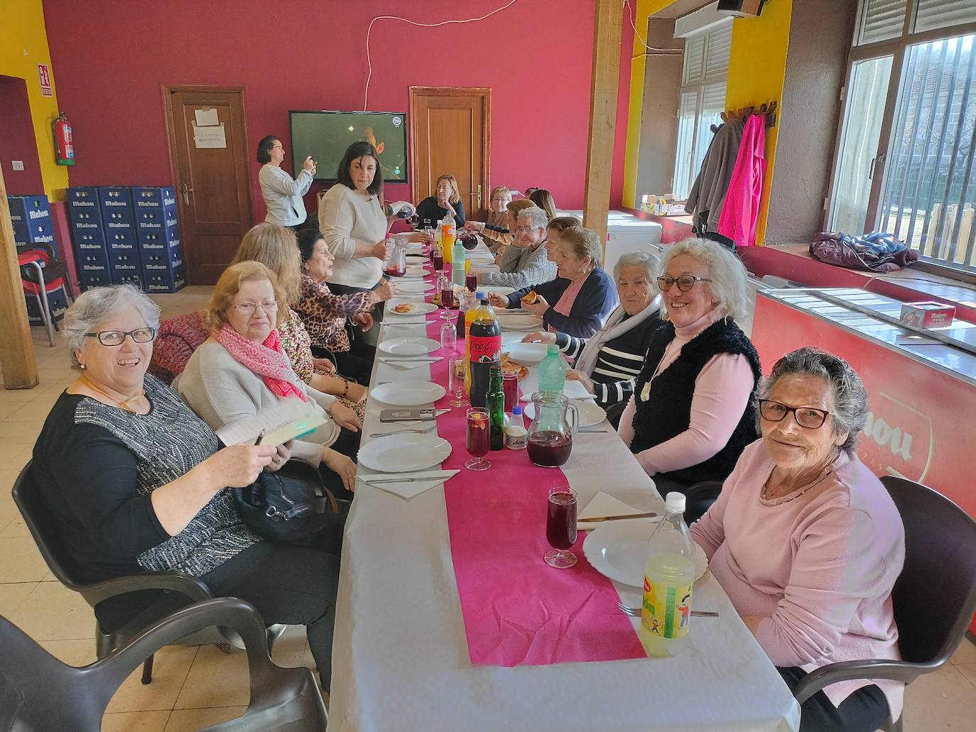 Las mujeres de Colmenar de Montemayor disfrutan del día de las águedas