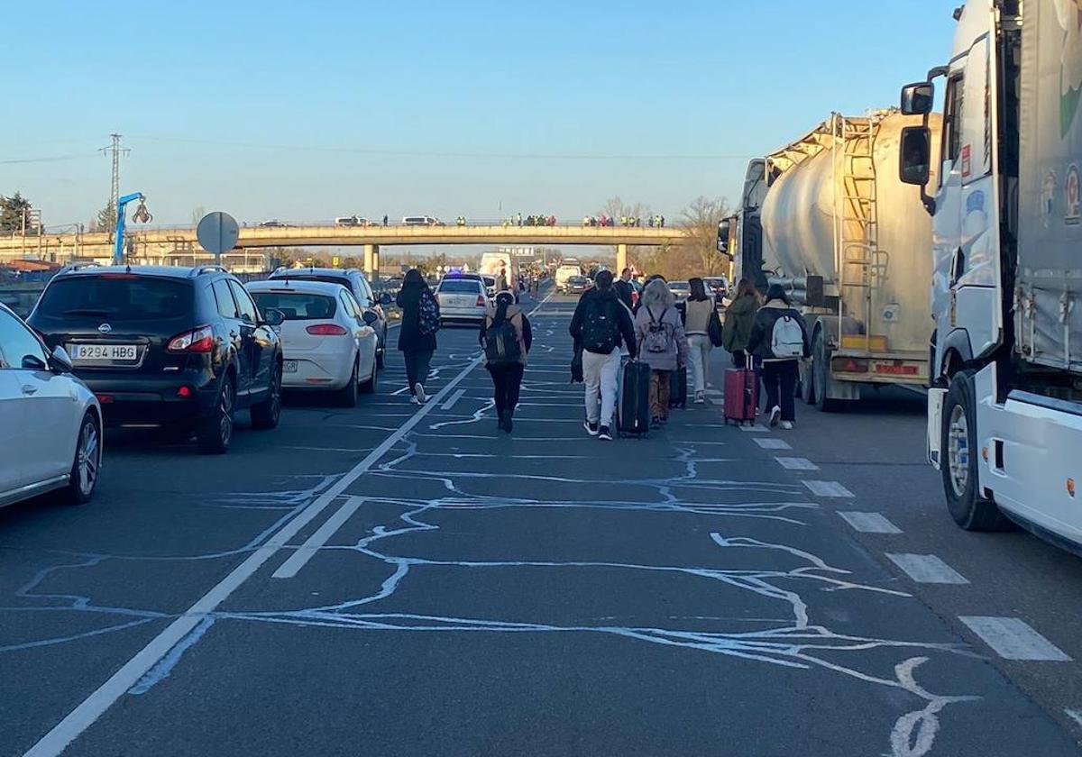 Los viajeros, camino a Zamora a pie.