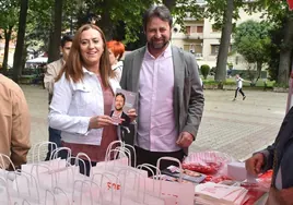 Virginia Barcones visitó Béjar en la campaña electoral para arropar al candidato a la Alcaldía, Antonio Cámara, y al resto de la lista electoral.