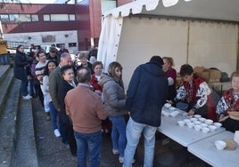 Degustación de chichas en la primera matanza celebrada este año en Guijuelo.