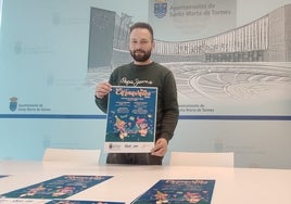 El edil de Juventud Norberto Flores, durante la presentación del carnaval.