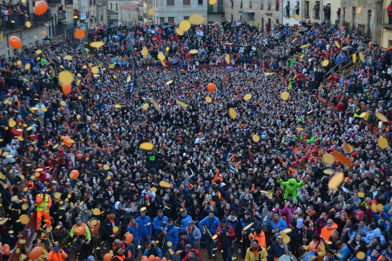 Miles de personas dan la bienvenida al Carnaval del Toro 2024