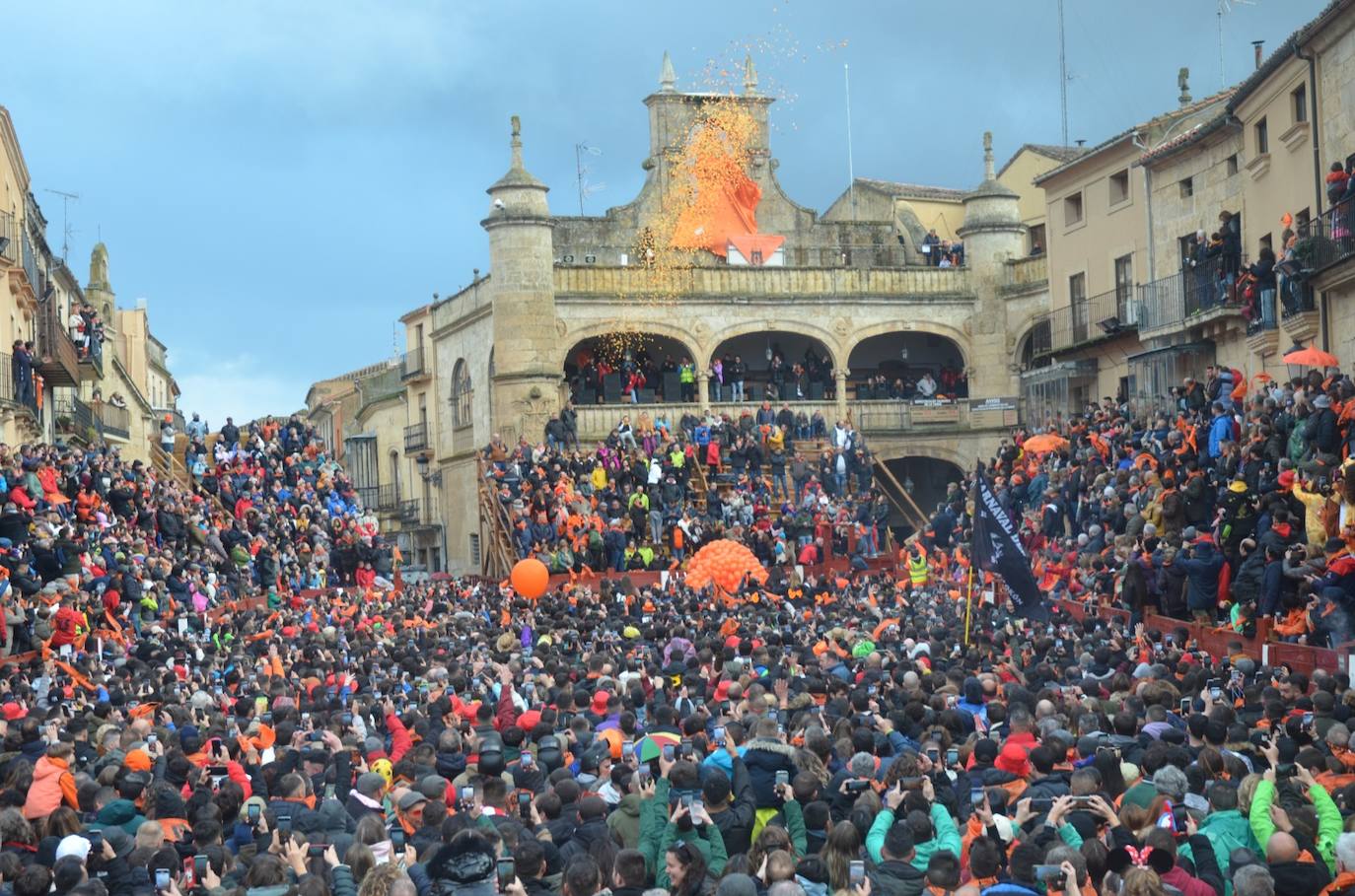 Miles de personas dan la bienvenida al Carnaval del Toro 2024