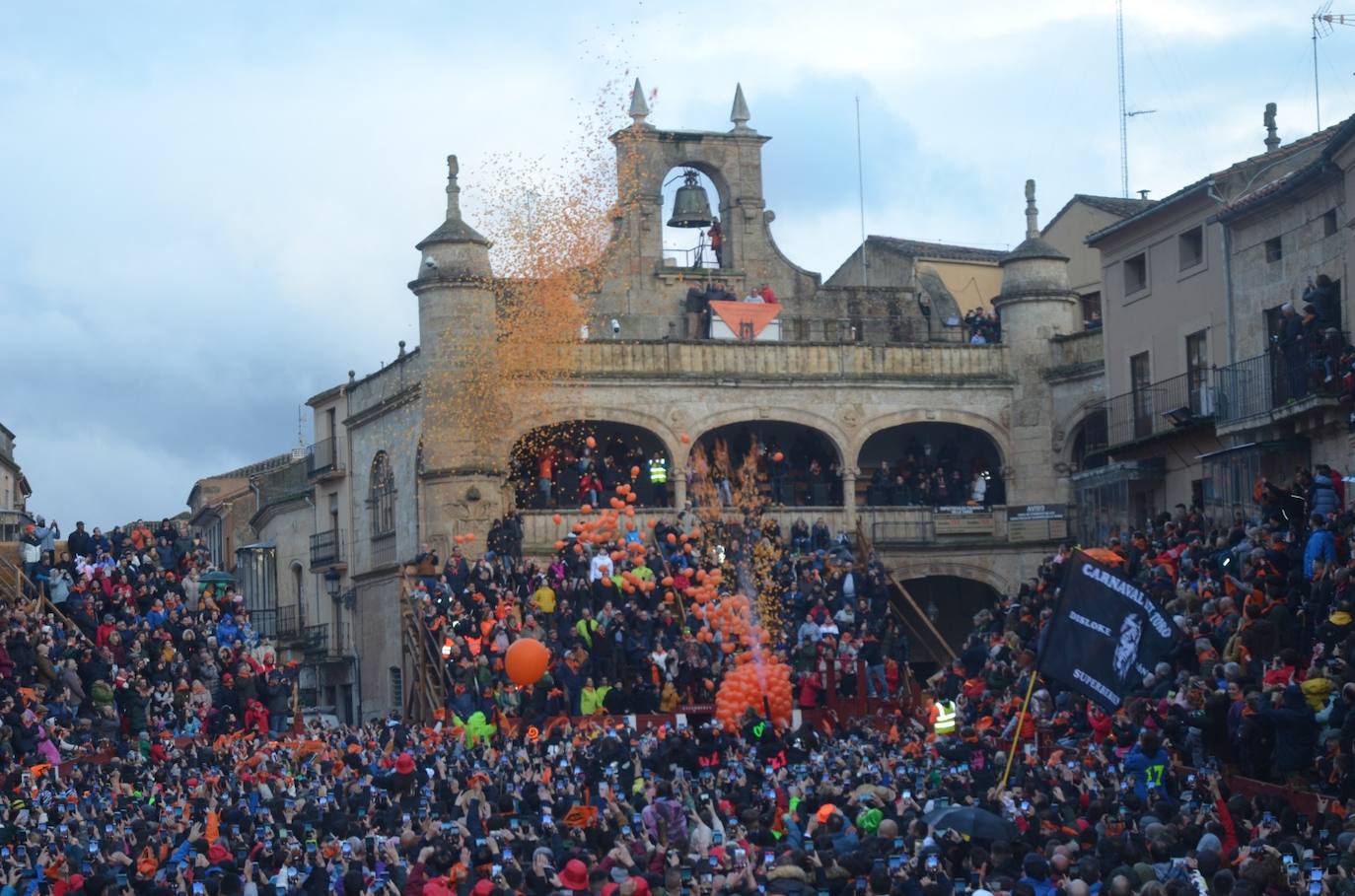 Miles de personas dan la bienvenida al Carnaval del Toro 2024