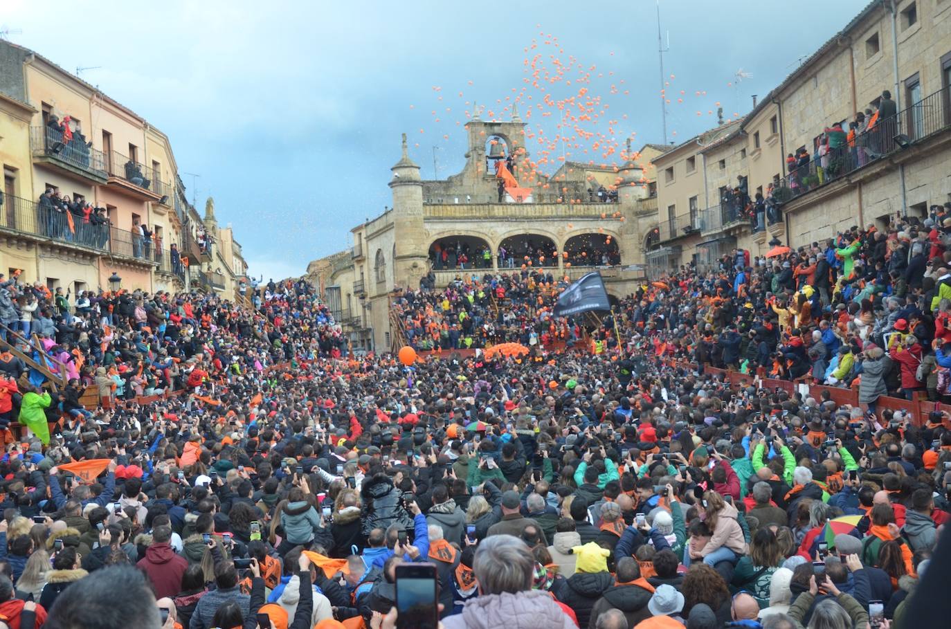 Miles de personas dan la bienvenida al Carnaval del Toro 2024