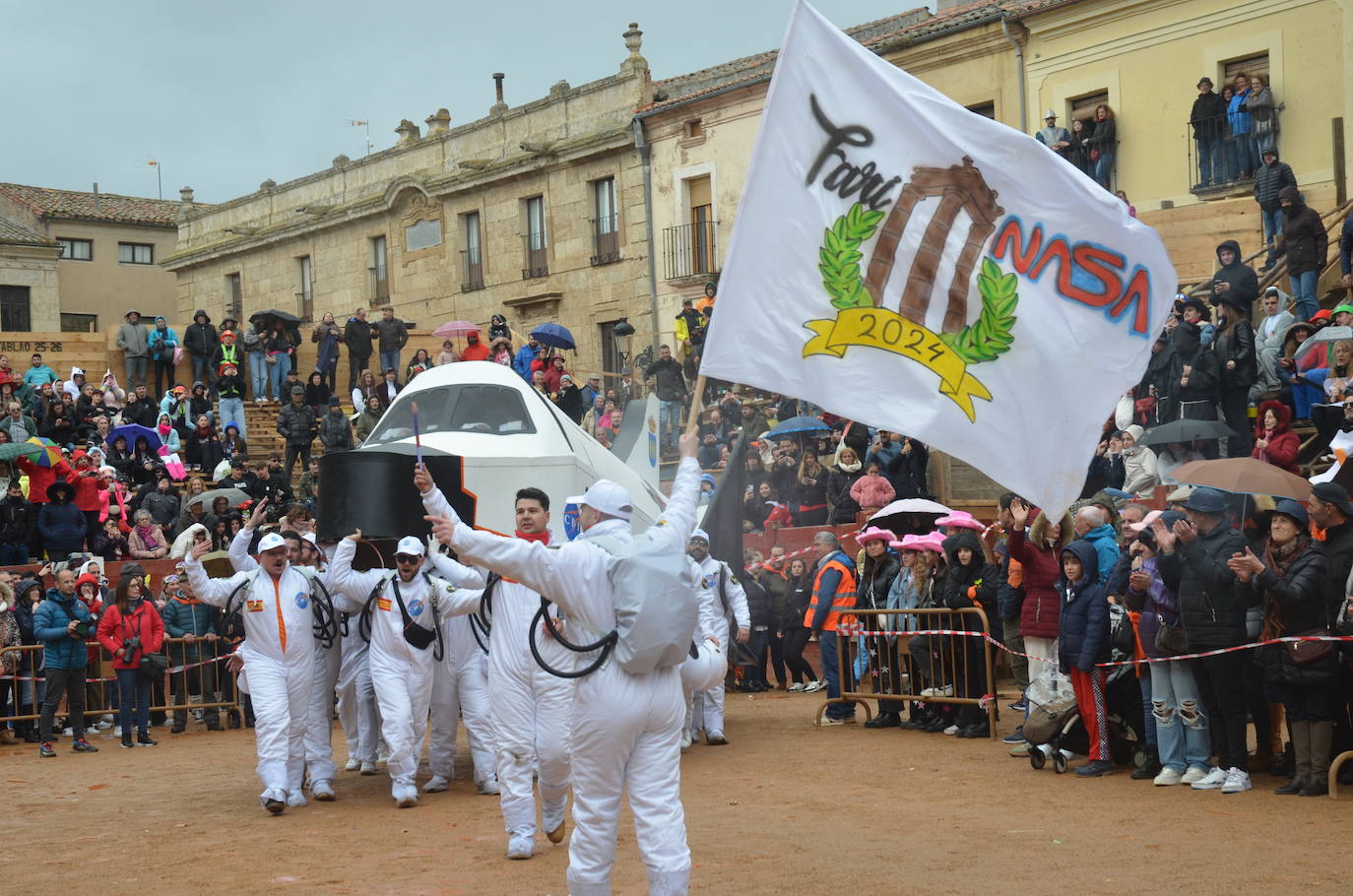 Disfraces y frenesí en el Sábado de Carnaval