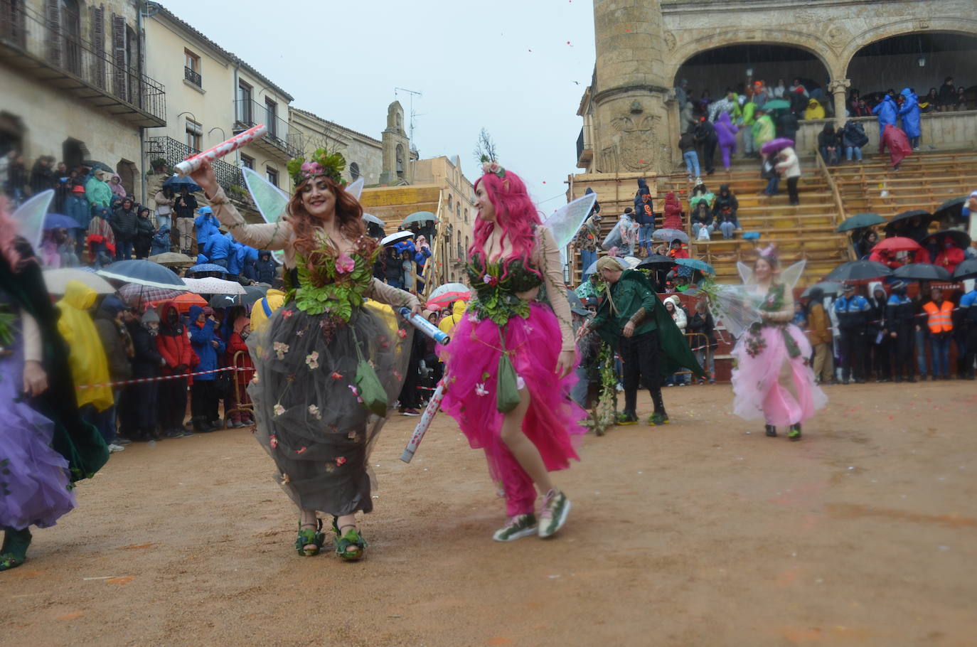 Disfraces y frenesí en el Sábado de Carnaval