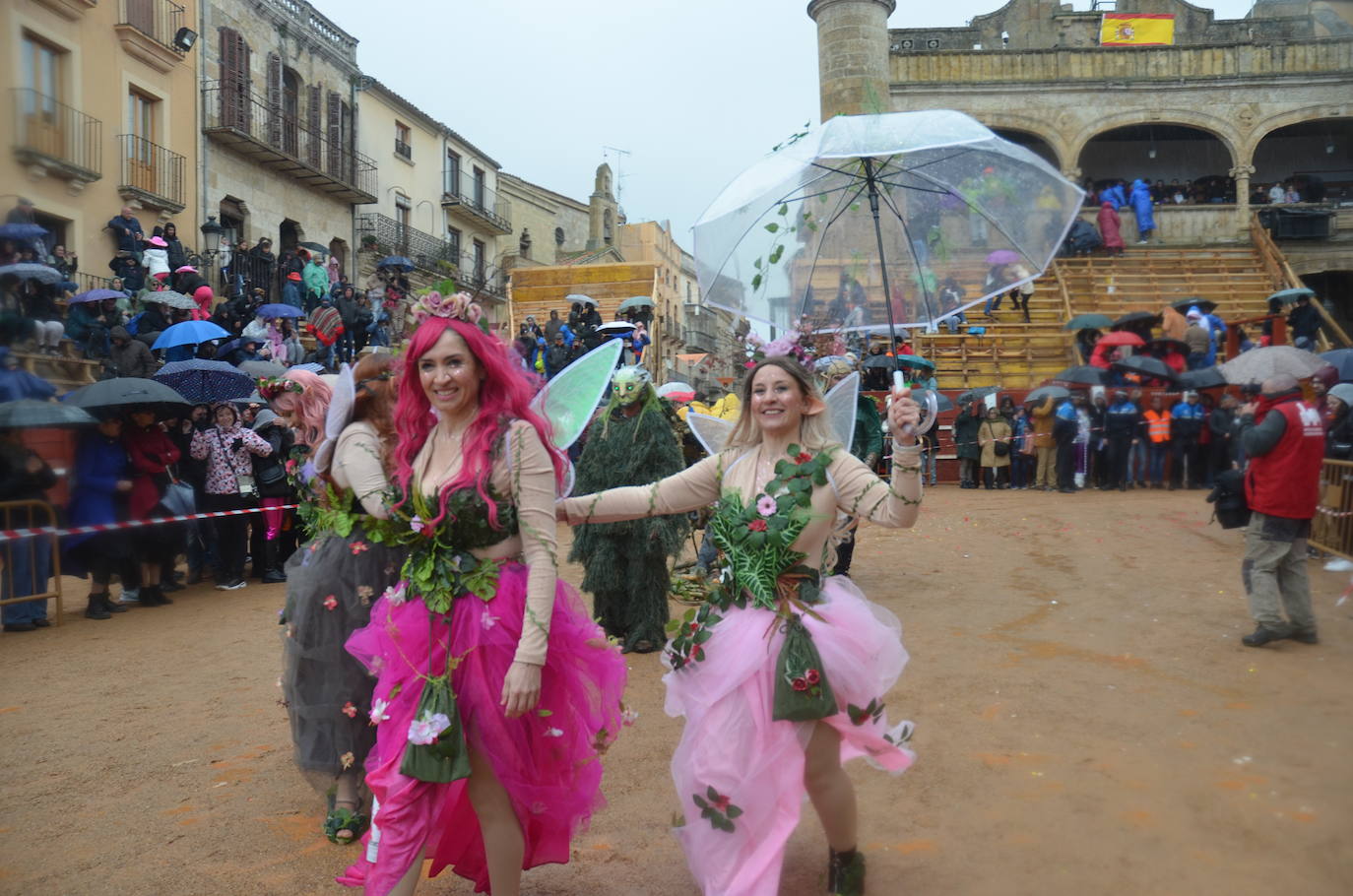 Disfraces y frenesí en el Sábado de Carnaval