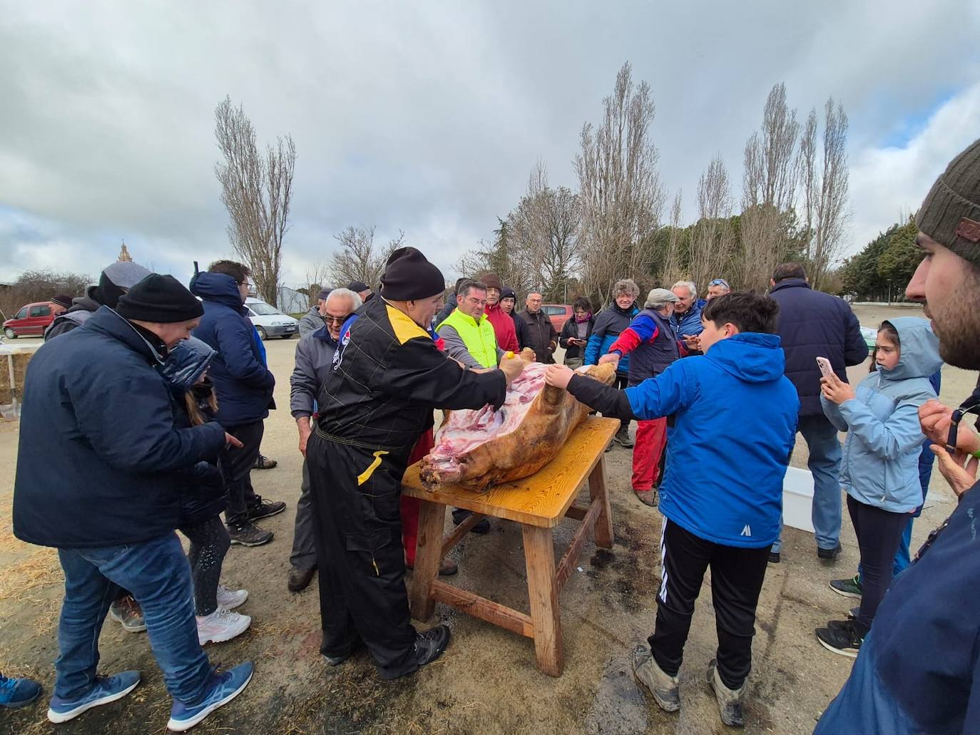 Degustaciones y demostraciones en la fiesta de la matanza de Rágama