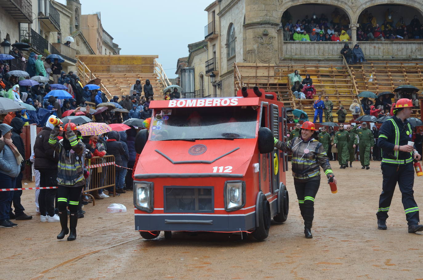 Disfraces y frenesí en el Sábado de Carnaval