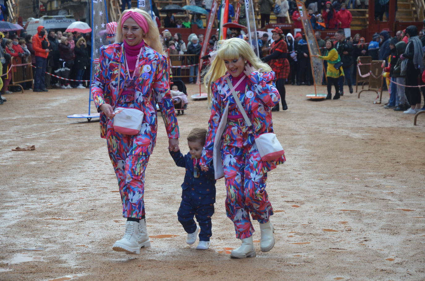 Disfraces y frenesí en el Sábado de Carnaval