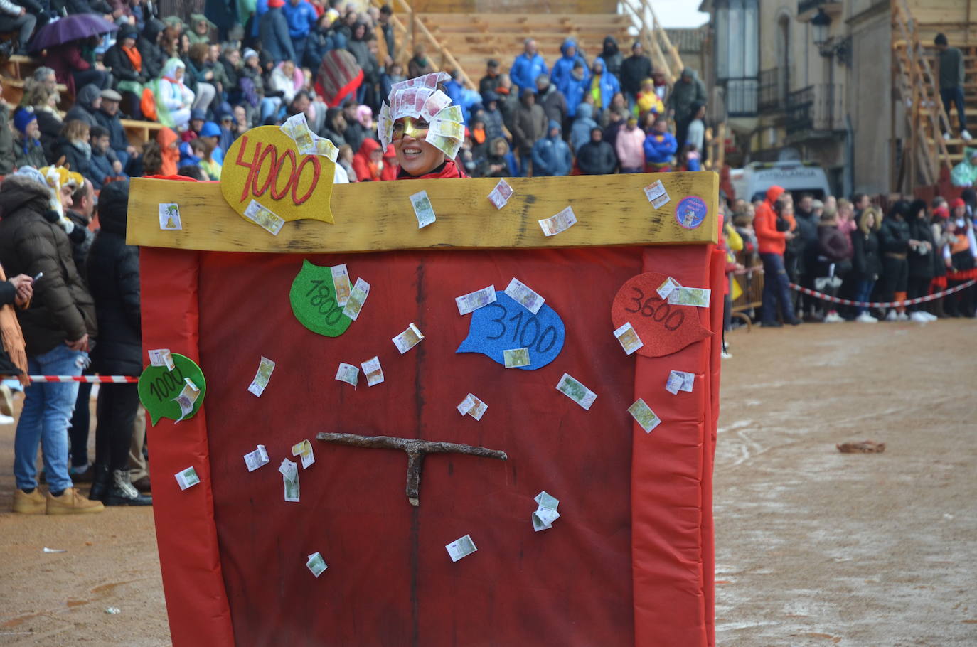 Disfraces y frenesí en el Sábado de Carnaval