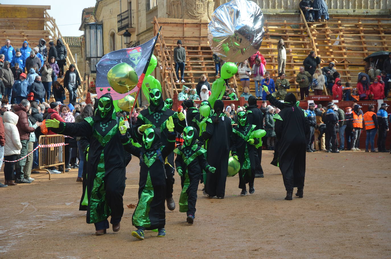 Disfraces y frenesí en el Sábado de Carnaval