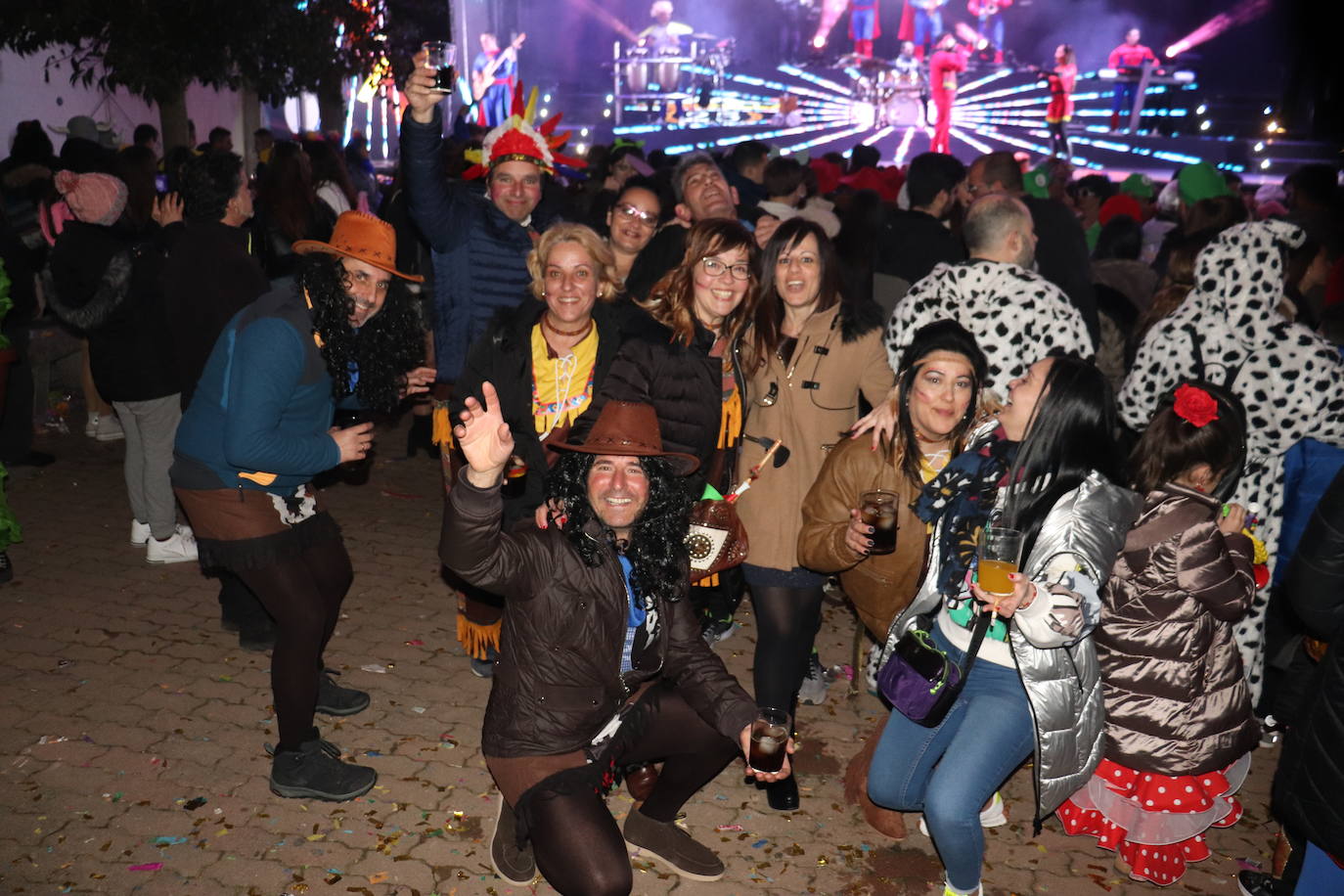 Guijuelo disfruta de una animada noche de Carnaval