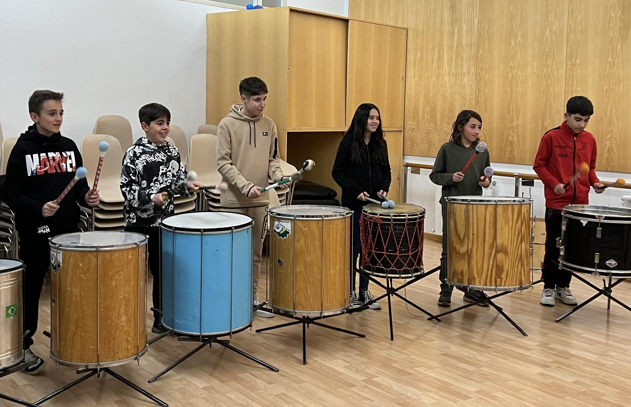 Carbajosa abre su carnaval con un taller juvenil de percusión