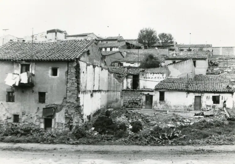 Varias casas abandonadas y en mal estado en el 1988.