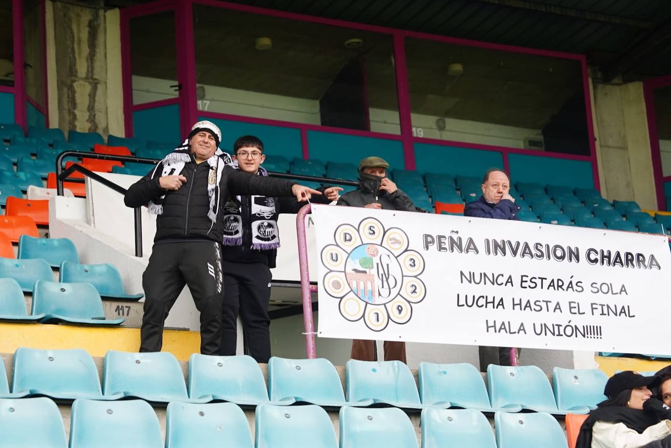 Búscate en la grada del Helmántico en el partido del Salamanca UDS contra el CD Becerril