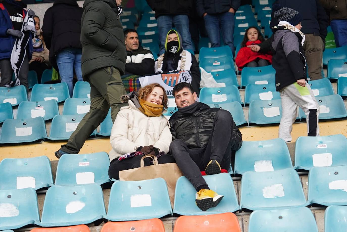 Búscate en la grada del Helmántico en el partido del Salamanca UDS contra el CD Becerril