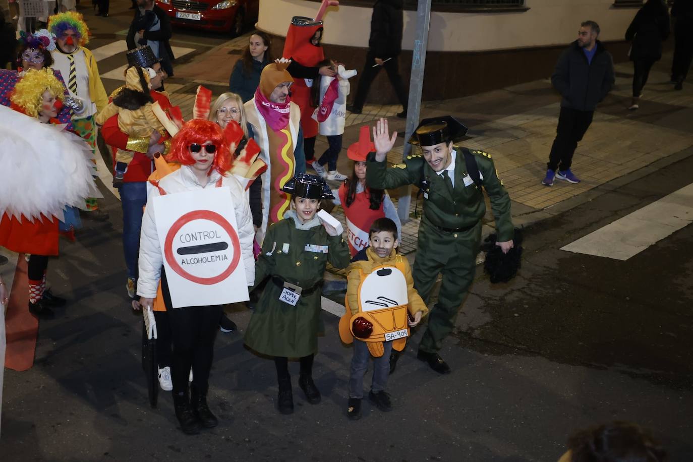 Los disfraces más rompedores del &#039;monstruoso&#039; y divertido Carnaval del Barrio del Oeste