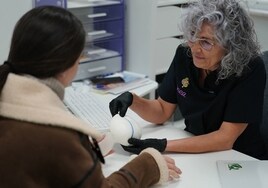 La doctora Lourdes García atiende a los pacientes dándoles un trato cercano, personalizado y totalmente profesional.