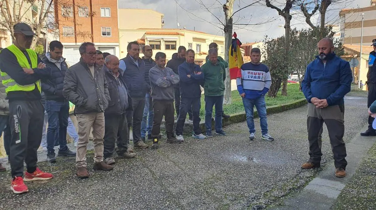 Los agricultores homenajean en Alba de Tormes a los guardias civiles asesinados en Barbate