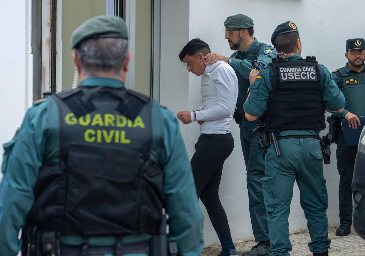 Prisión provisional para los seis detenidos por la muerte de dos guardias civiles en Barbate (Cádiz)