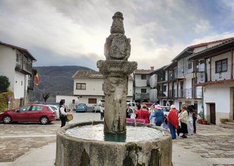 Imagen secundaria 1 - El encuentro tuvo lugar en la Plaza Mayor.