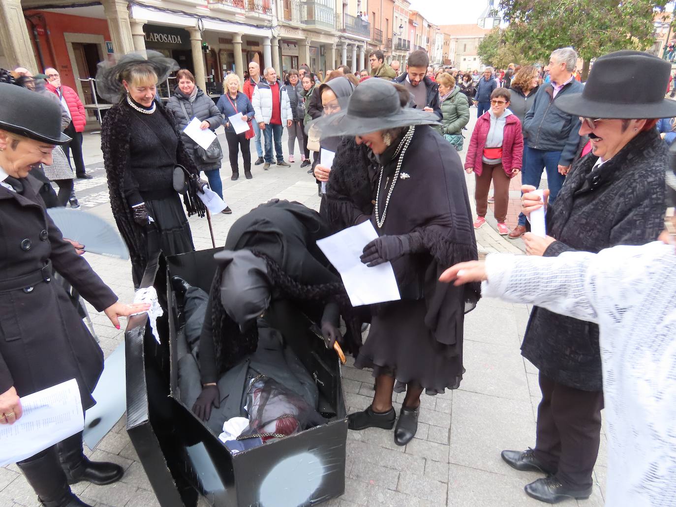 El entierro de la sardina pone el punto final a un divertido carnaval en Peñaranda