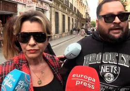 Los familiares de Antonio Tejado atendiendo a Europa Press.