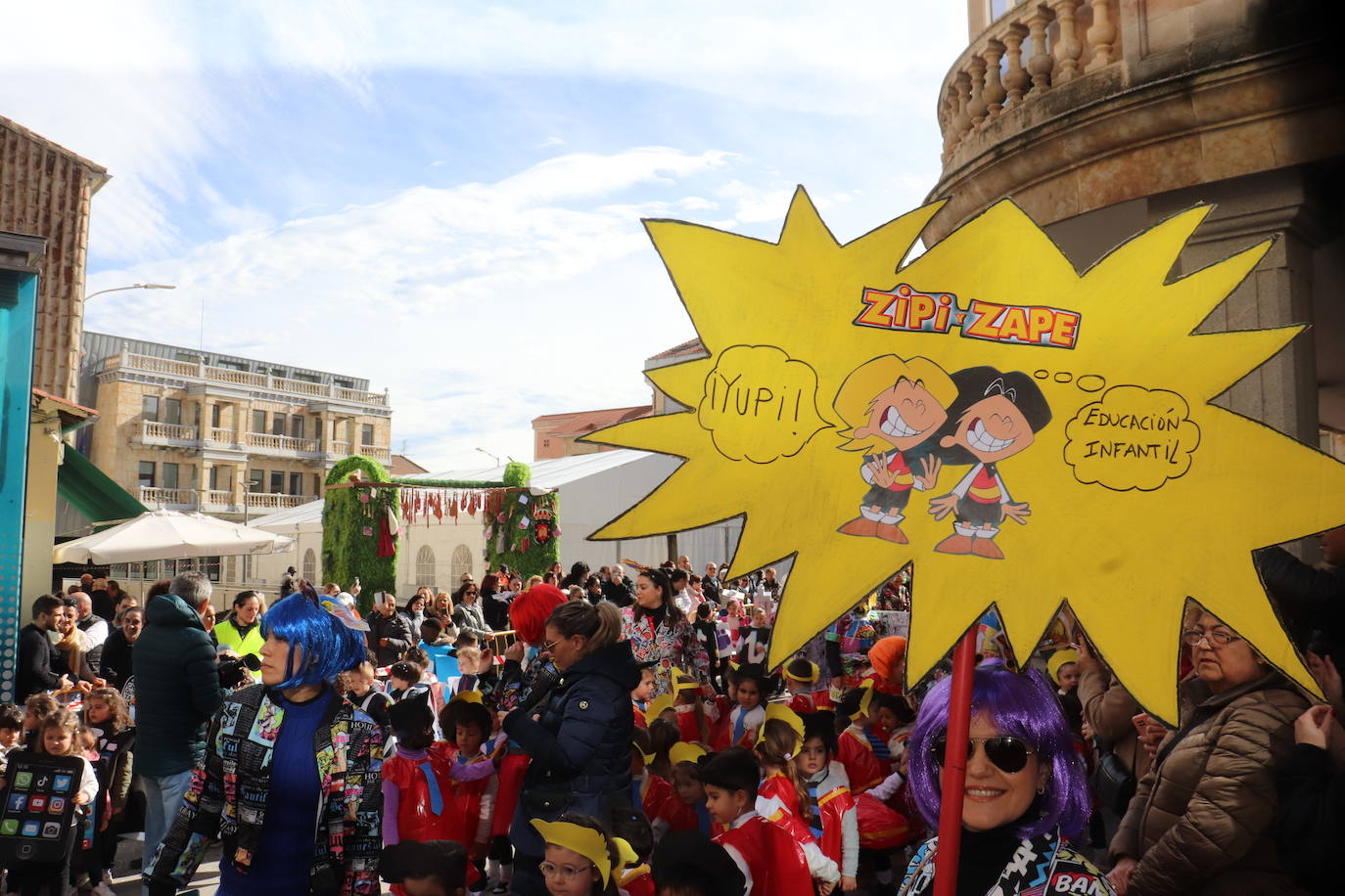 Guijuelo despide el Carnaval con el desfile escolar al ritmo de charanga