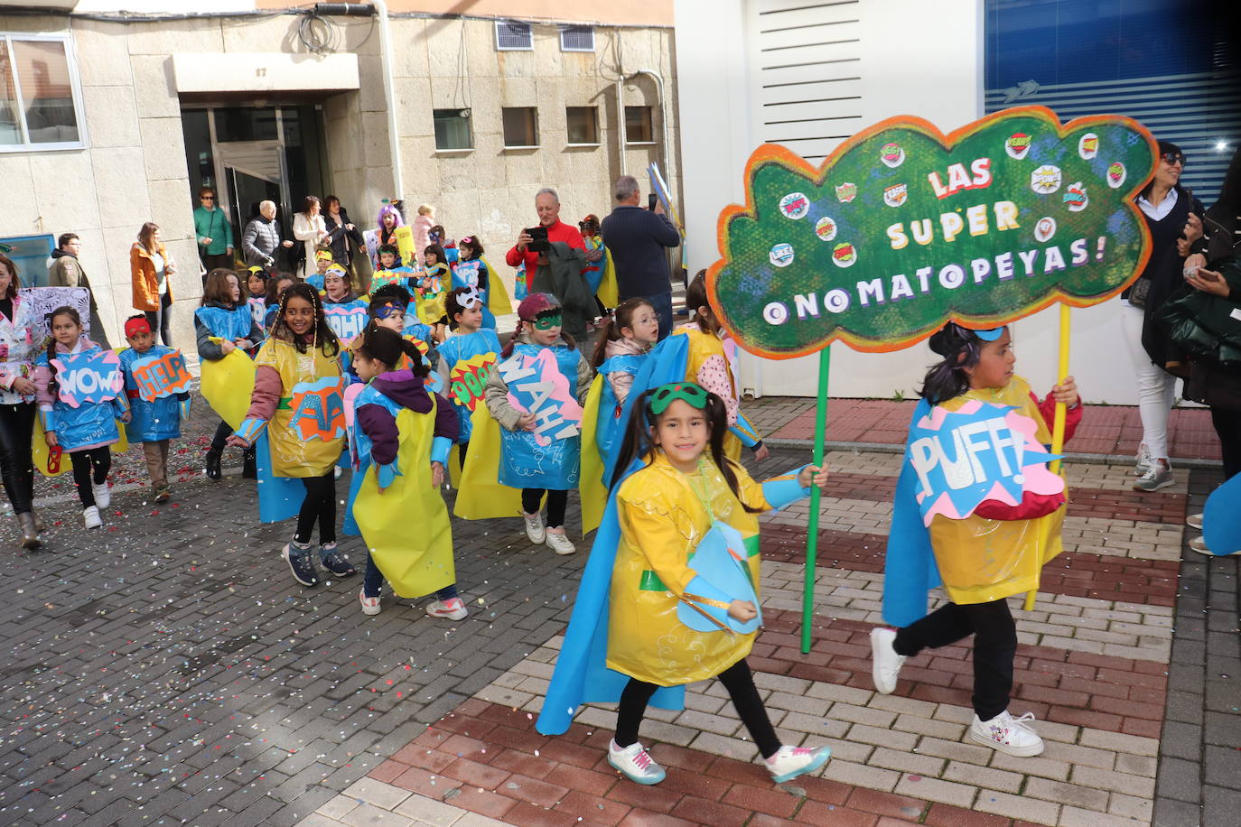 Guijuelo despide el Carnaval con el desfile escolar al ritmo de charanga