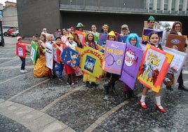 La colección de cuentos infantiles recreada en el desfile de Santa Marta de Tormes