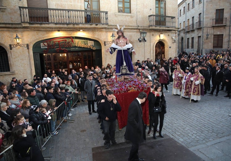 Vía crucis con la imagen de Nuestro Padre Jesús Despojado.