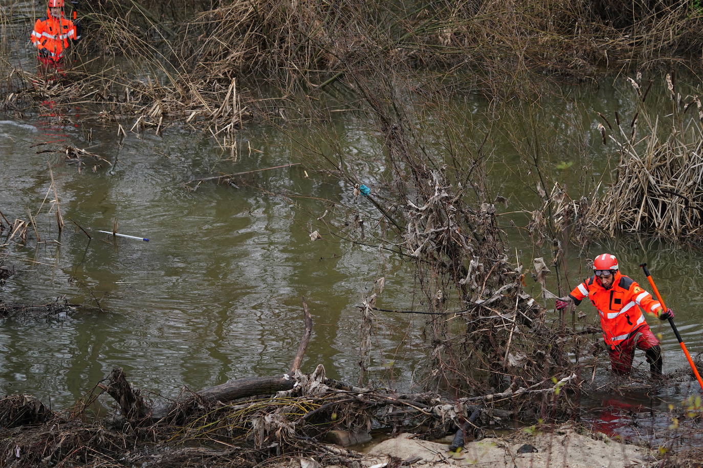 En imágenes: nueva búsqueda en el río para buscar al vecino del Camino de las Aguas desaparecido la semana pasada