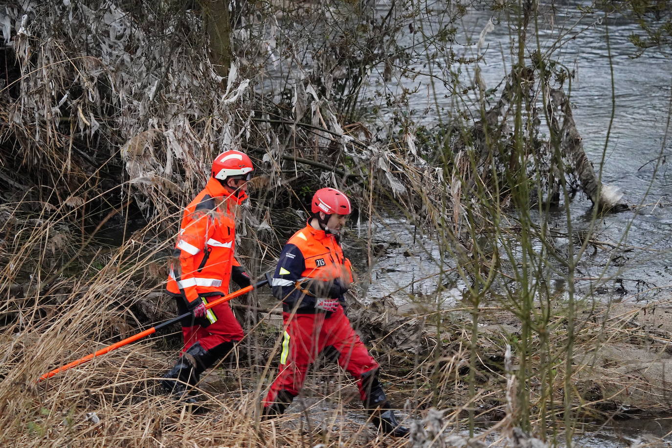 En imágenes: nueva búsqueda en el río para buscar al vecino del Camino de las Aguas desaparecido la semana pasada